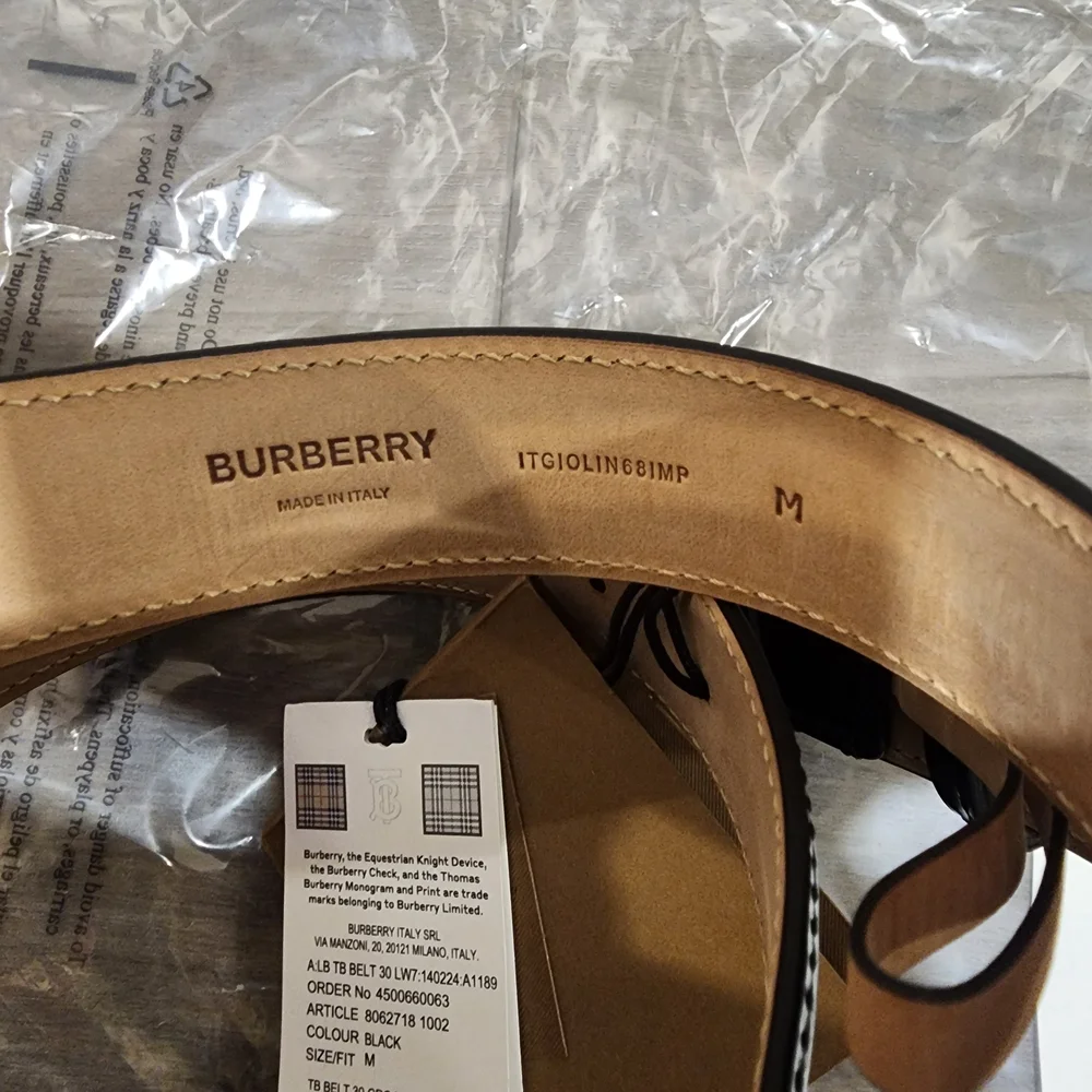 Burberry Black and Gold Belt Elegant Accessory - Picture 4 of 5
